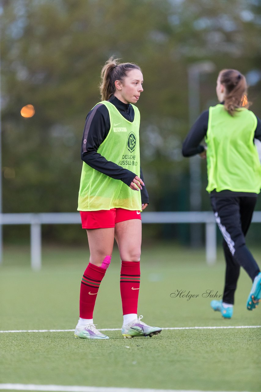 Bild 354 - Co-Trainerin der Frauen Nationalmannschaft Britta Carlson in Wahlstedt